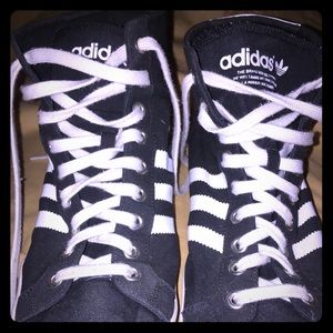 ♥️Adidas Black & White High Tops 12 1/2♥️